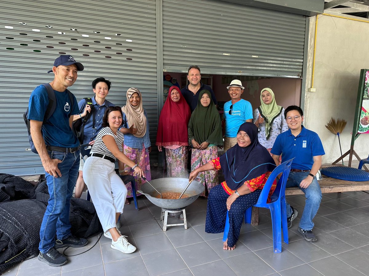 Inspiring mtg with the Women’s group of Koh Pu in #Krabi. They prepare a delicious crab 🦀 curry paste available online. @UNDPThailand & @Krungthai_Care are collaborating to support vulnerable local communities through improved #ecotourism @DOT_Thailand #SDGLocalTH