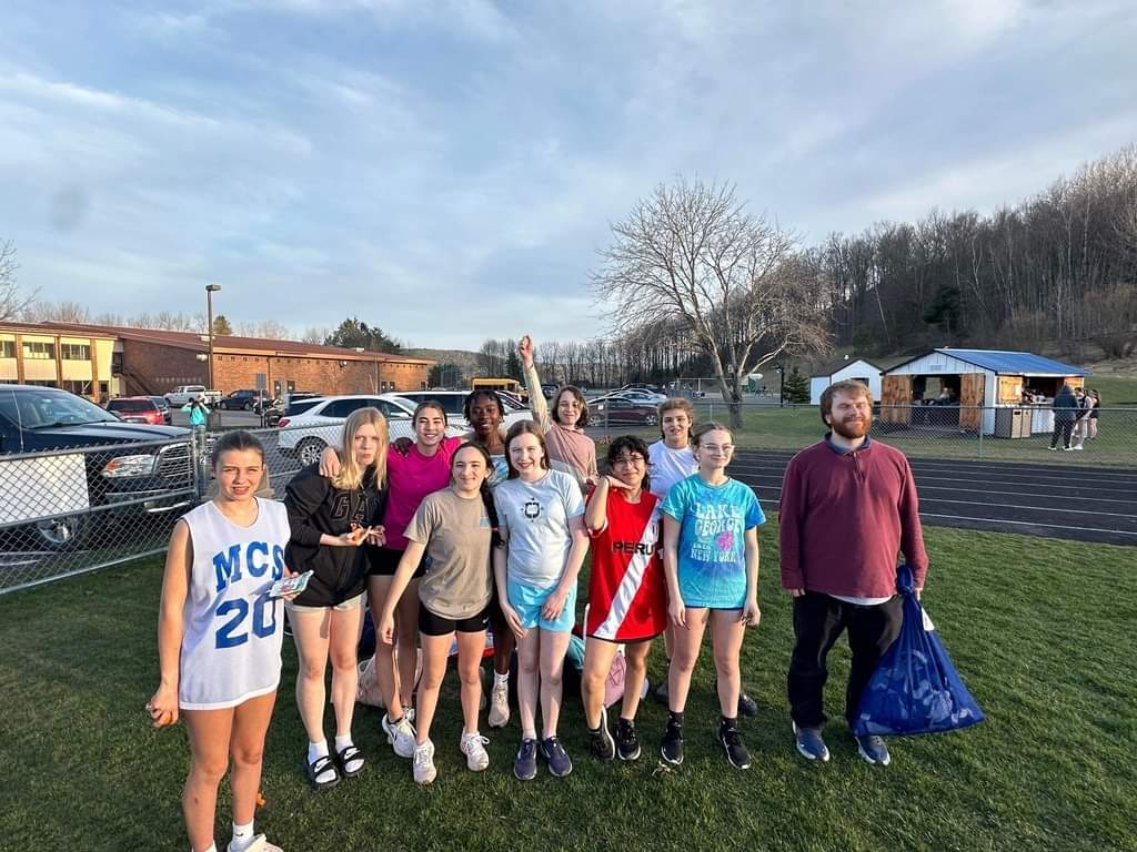 BAEventPromoti1's tweet image. Congratulations 2 Margaretville Central School's 1st T&amp;amp;F Meet in 30+ yrs.MCS T&amp;amp;F will b volunteering @ Catskill Dry Brook Marathon, Marathon Team Relay &amp;amp; Fiver  10/6  Arkville,NY @TeamMGdotcom
@FiftyStatesHALF
@marathonsports_ @runnersworld @adidasrunning @PUMARunning @NBRunning