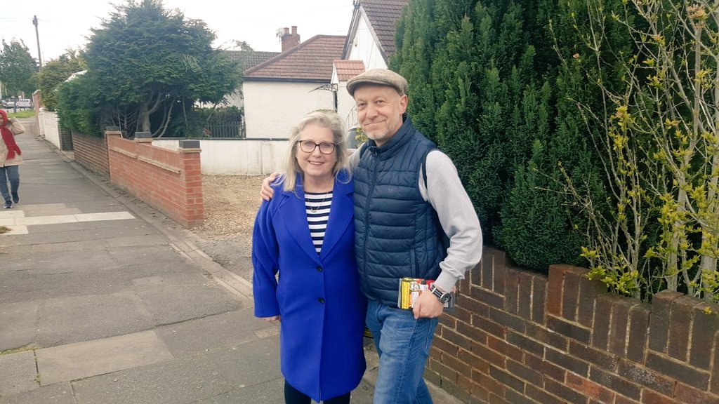 Great crowd out + action day  @Councillorsuzie in Hillingdon💥

Lots of friendly faces too canvassing on the doorstep @Hillingdon_Tory and @tuckwell_steve @CllrGeorgiou😊

12 days & counting until we get the Hall mayoralty begins💪