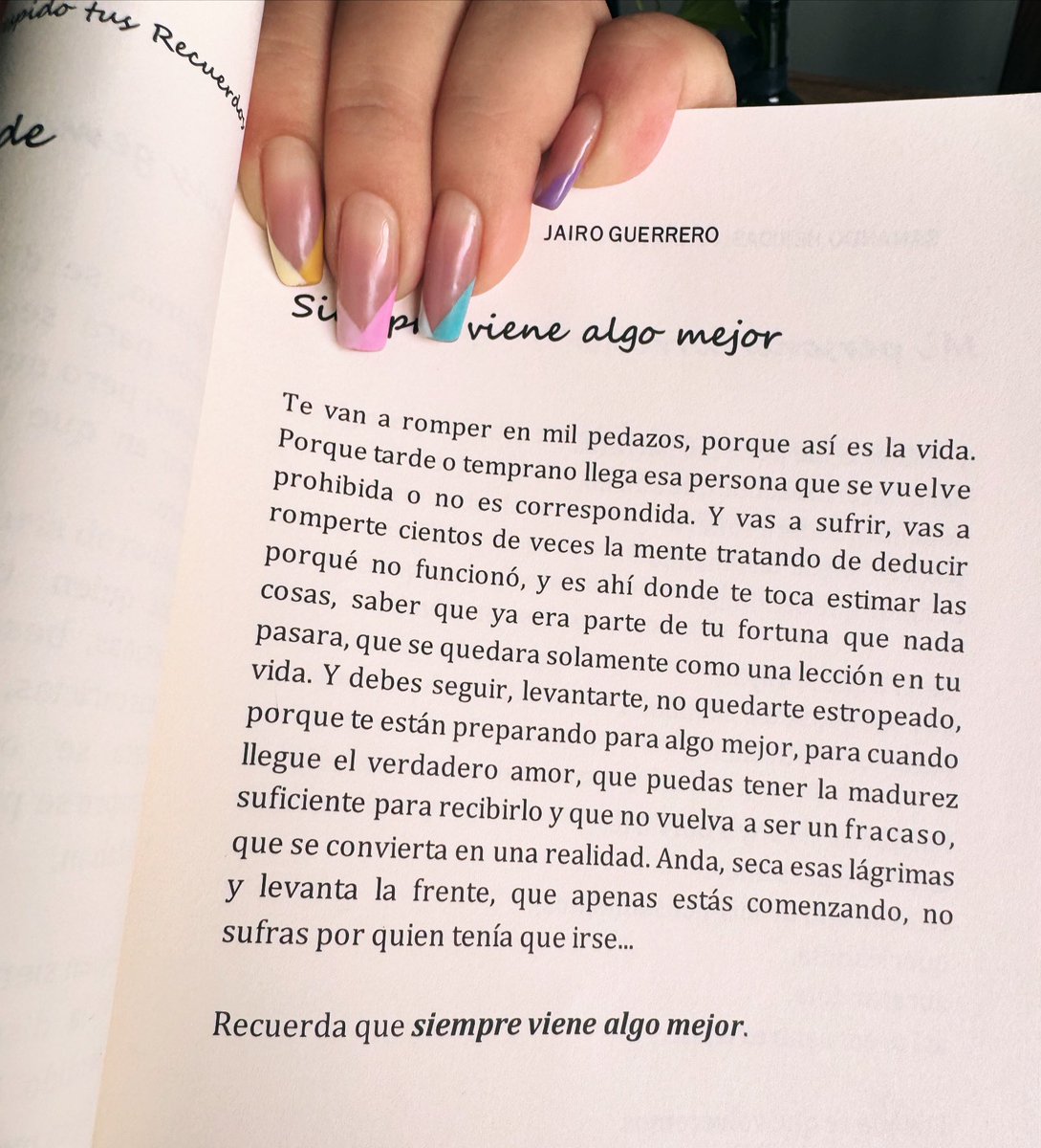 ILianaAlba's tweet image. “Y debes seguir, levantarte, no quedarte estropeado, porque te están preparando para algo mejor”. 
✍️🏼 @JaiiWriter 
📚 “Sanando Heridas: Mientras Despido tus Recuerdos”.
#LeyendoAprendí #RecomendaciónLibros #Libros #OnceOnce
