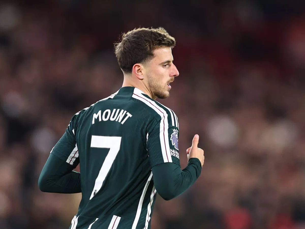 FabrizioRomano's tweet photo. 🚨🔴 Mason Mount, Sofyan Amrabat and Willy Kambwala miss Man United game vs Coventry due to injury.

It’s more than 60 separate cases of injury or illness for Man United this season. https://t.co/Dowu8y3cpn