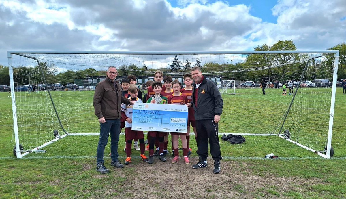 Chislehurst Rotary Club SatGroup were delighted to be able to support local football club, Petts Wood FC u13 team, with a donation of £600 to support their great efforts in encouraging children to exercise and team play.