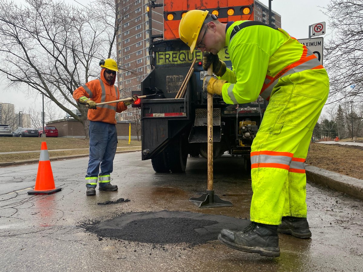 While most of us are looking at the #CherryBlossoms, #CityOfTO crews are looking at potholes and fixing them! 🌸⚫️

Crews are out today until 6:30pm.

Spot a pothole? Report it at toronto.ca/Potholes

And #GoLeafsGO!