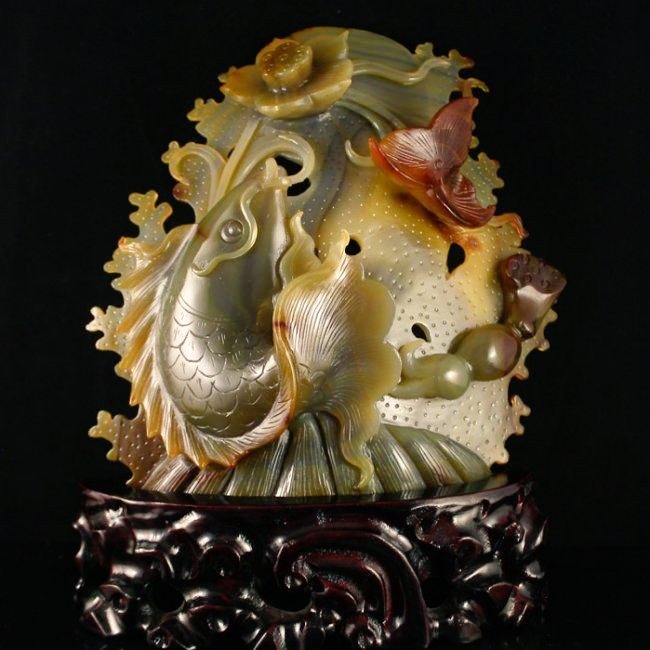 Natural agate 'Fish and Lotus' statuette / Qing Dynasty/ chinese #carving #art
