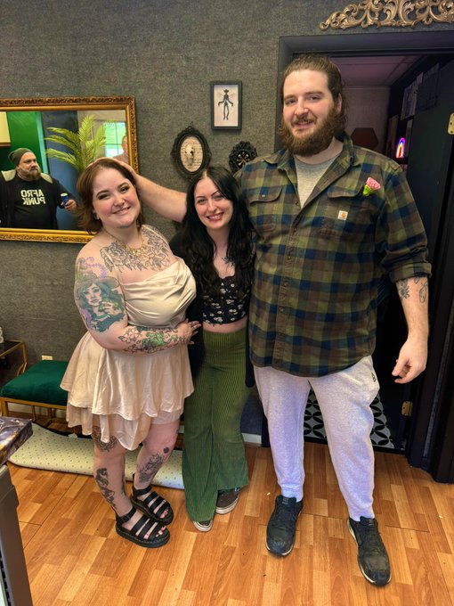 My best friends got married yesterday!!!!   Everyone congratulate Bunny &amp; Mongo!! @BunnyRabbidx https://t