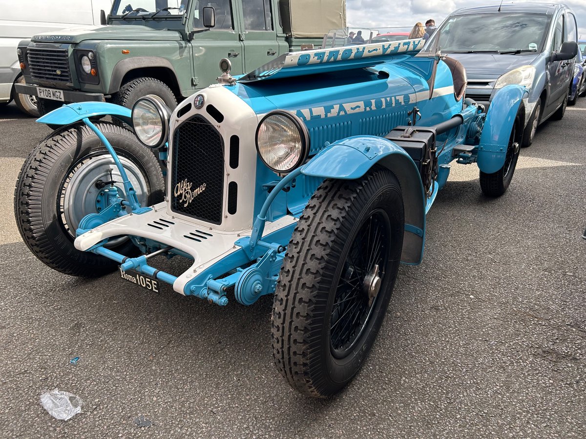 sgh38's tweet image. Some of the vintage 6C and 8C Alfa Romeos at Silverstone today #AlfaRomeo #VSCC #Silverstone #SpringStart