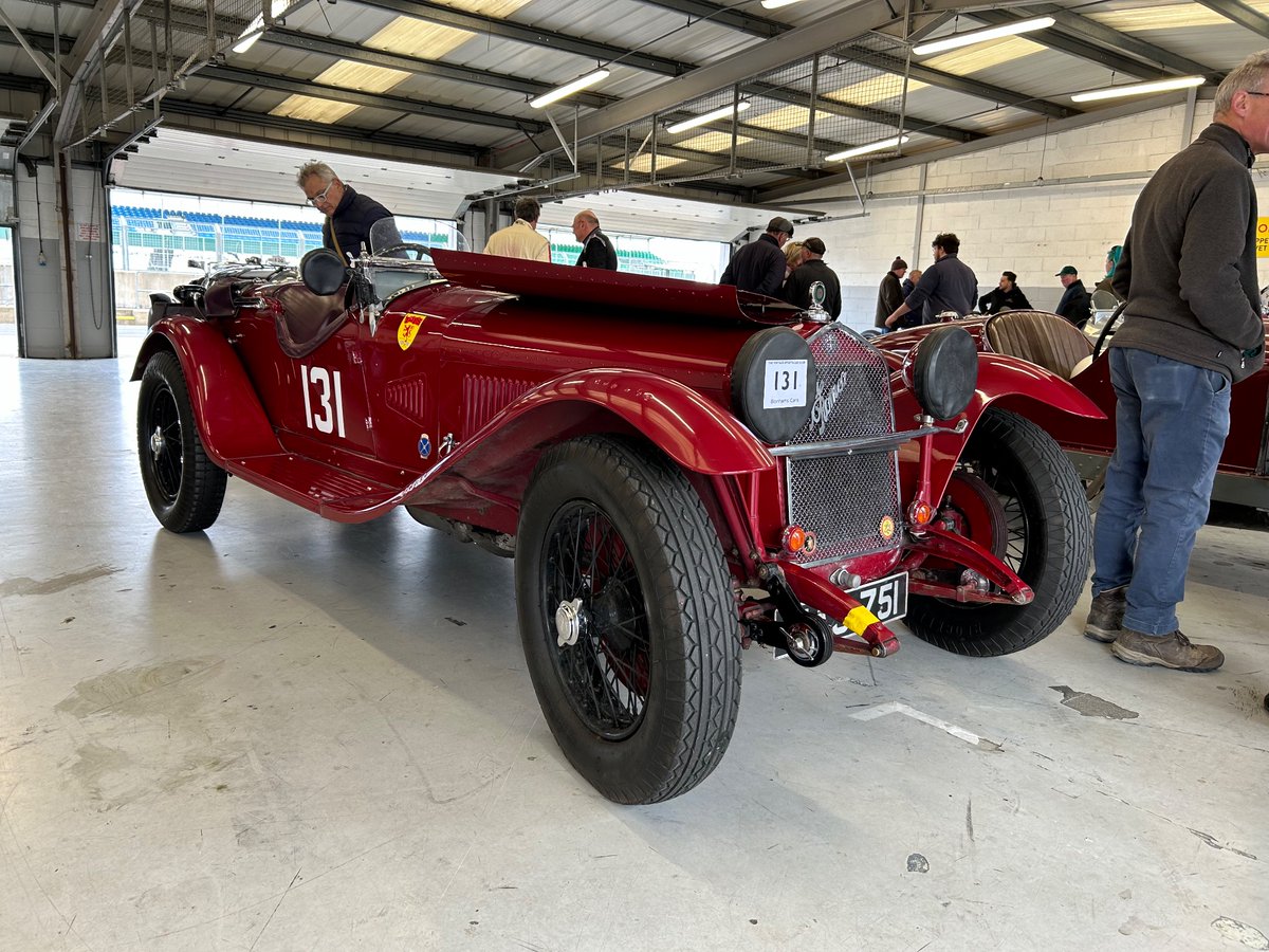 sgh38's tweet image. Some of the vintage 6C and 8C Alfa Romeos at Silverstone today #AlfaRomeo #VSCC #Silverstone #SpringStart
