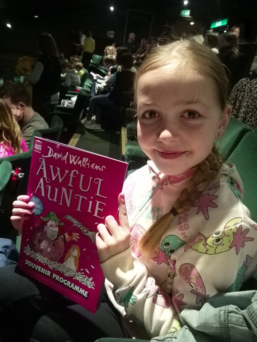 @BSCWalliams @davidwalliams #AwfulAuntie, excellent show at the Manchester Opera House today, loved every minute, Well done guys. Xxx