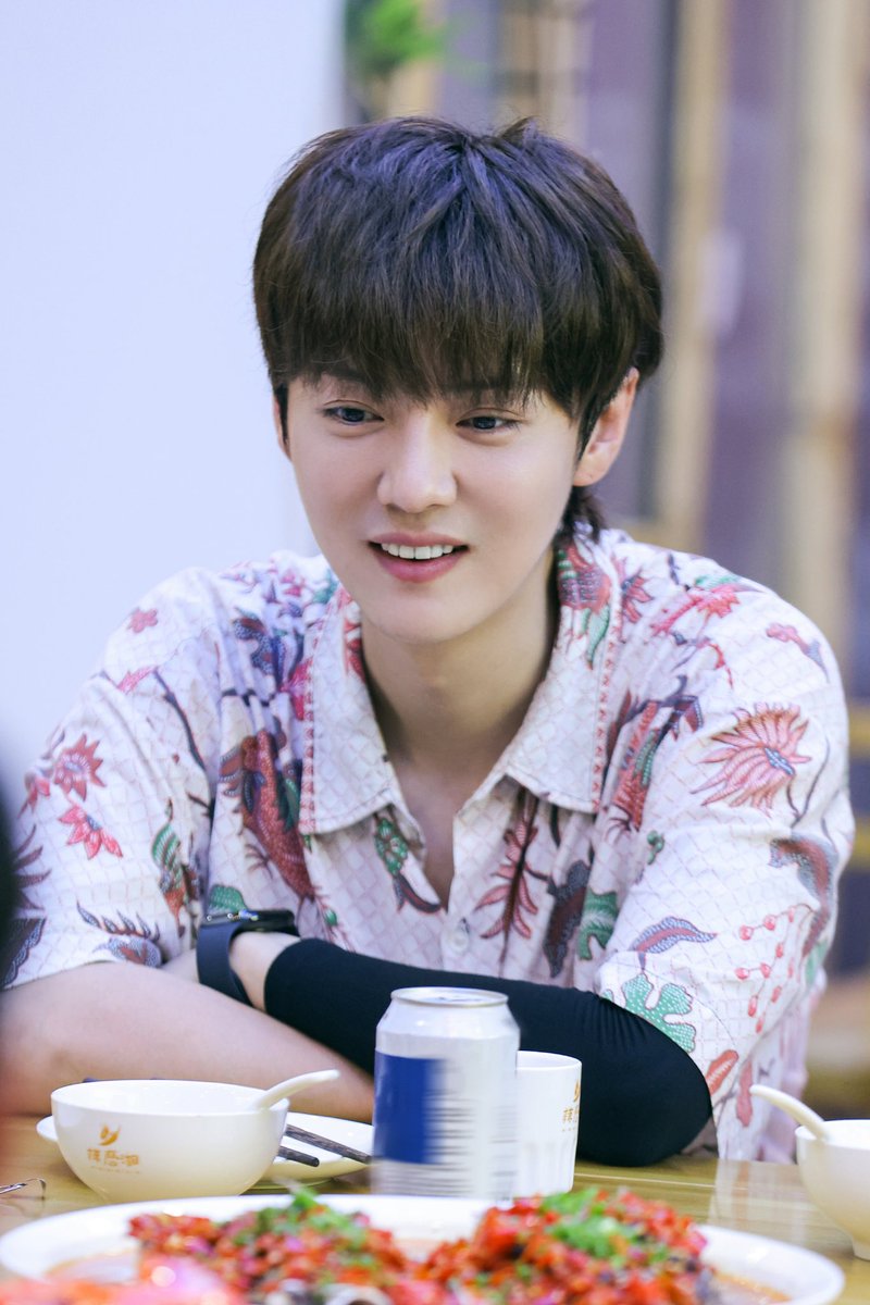bosslu0420's tweet photo. Can’t believe he’s 34🥹🥳 #Happy0420LuhanDay https://t.co/Grarpyje15