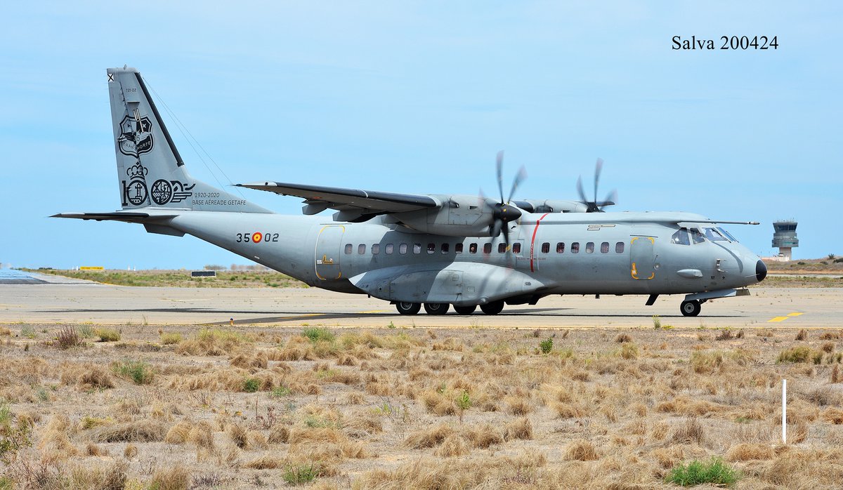 Esta mañana la #BASanJavier ha recibido la breve visita de este 'Azor' (CASA C295M)  del #Ala35. Un saludo para los tripulantes de este avión. #AcademiaGeneraldelAire @EjercitoAire. @SpottersMurcia