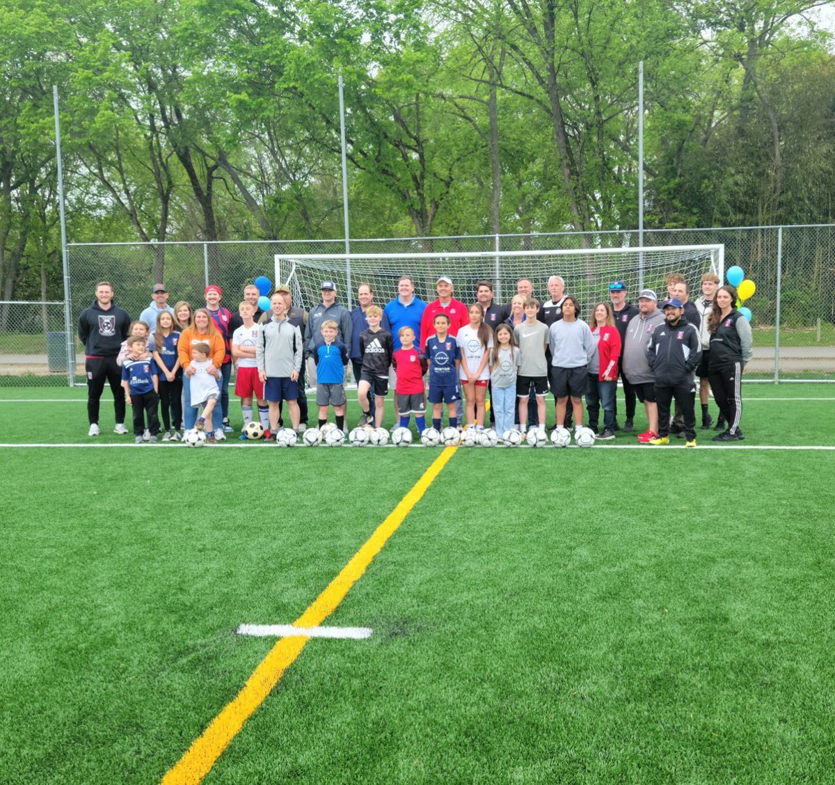 TN_United's tweet photo. Thank you to the City of Hendersonville and the many others who contributed to the creation of the Drakes Creek Park turf soccer field yesterday!  The TUSC 2010 Girls Red had the honor of playing and winning the first ever official match on the field yesterday! @HvilleParks https://t.co/zFGSIIfyGS