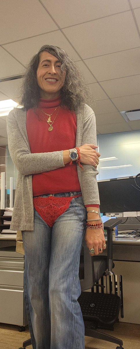That70sChk's tweet photo. Nothing speaks executive power than red panties on the outside of my tight jeans ❤️ ���� 👙 🔥 🚬  #SaturdayVibes #thongoverjeans #pantiesoutsidejeans #pantiesoverjeans #underwearoverjeans #beautiful #sexy #nsfwtwt https://t.co/hch4XiarH8