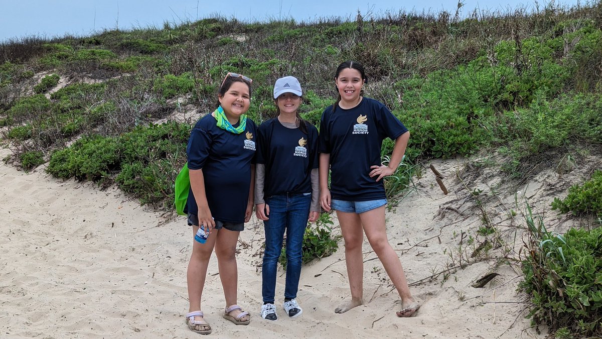 🌊🐚Our ONEHS members participated at today's Adopt a Beach clean up at SPI. ONEHS members love their community beach and contributed their grain of sand. Thank you to our parents and sponsors Ms. Troncoso and Mrs. E. Martinez for their support to this group of young leaders.