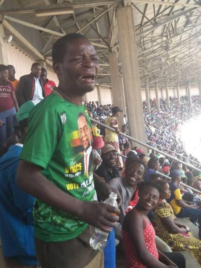 Mavhure's tweet photo. @FungaiChiposi This Grade 7 dropout from Zaka, doesn't make anyone angry. Anyone who gets angry with my posts it means "I mentally control them". He who makes you angry, controls you #WorldProverb 🎈🇿🇼🇿🇲🇳🇦🇺🇬🇩🇪🙆‍♂️ https://t.co/0BqxYlHhNb