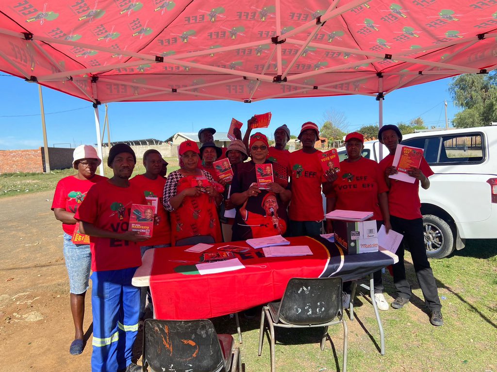 🚨39 Days To Go🚨 The Provincial Treasurer and Xhariep Coordinator with the Red Battalion in ward1 Kopanong. Haaak Motho Mothong‼️ #VoteEFF2024