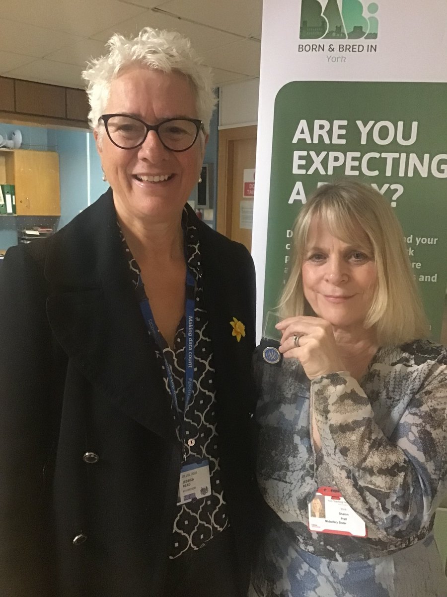 Midwife Sharon Pratt has received an award for outstanding patient care. Her dedication during a complex delivery earned her a national nomination from colleagues and Jess Read of NHS England surprised Sharon on duty with the Silver Award, citing her exceptional commitment 👏