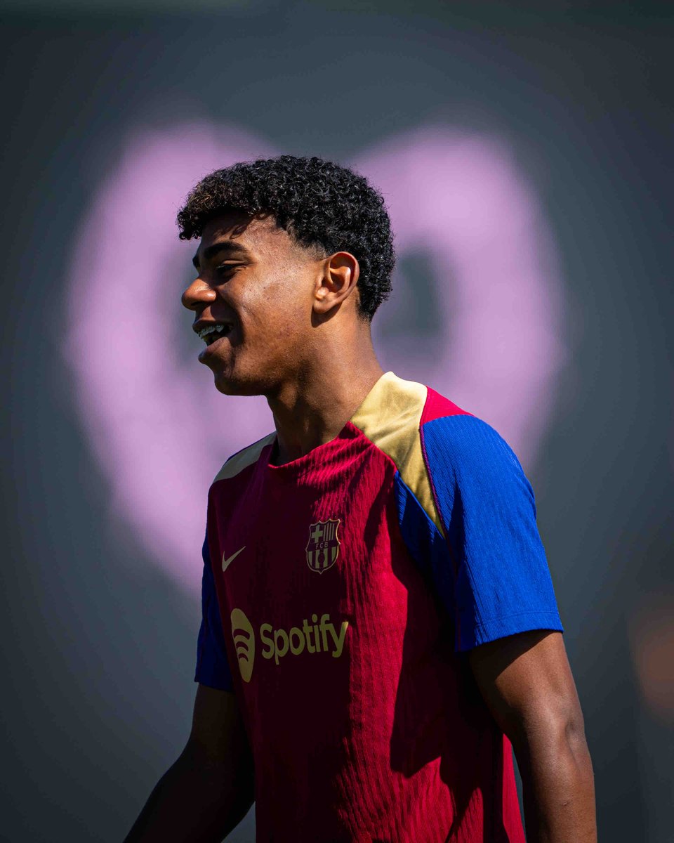 FCBarcelona_es's tweet photo. L🫶MINE YAMAL https://t.co/8nXUhcdT8g
