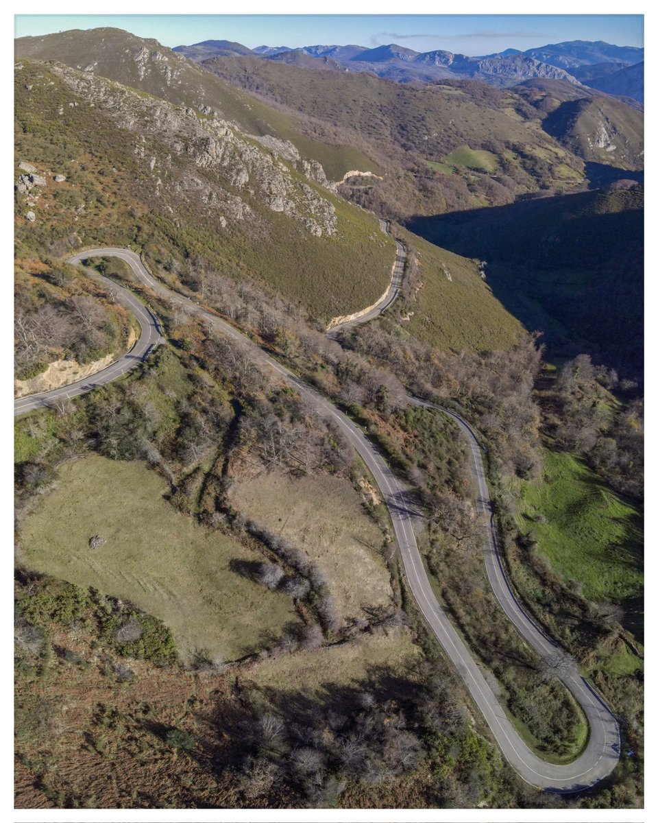 Route 1 - La Farrapona in Somiedo 
#sanlorenzo #somiedo #teverga #luxuryliving #inspiration #motivation #inspire #luxurytrip #biketrip #cyclinginasturias #landscapephotography #cyclingtravel #vacation #explore #cyclingshots #cyclingtours #tourism #cyclingphotos 🌍: San Lorenzo