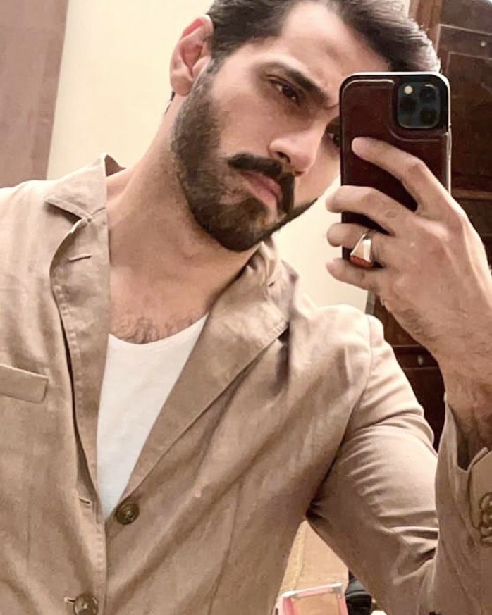 Retweet if you want this selfie goals again on #TereBin set 

WE WANT TEREBIN 2 
#Yumhaj