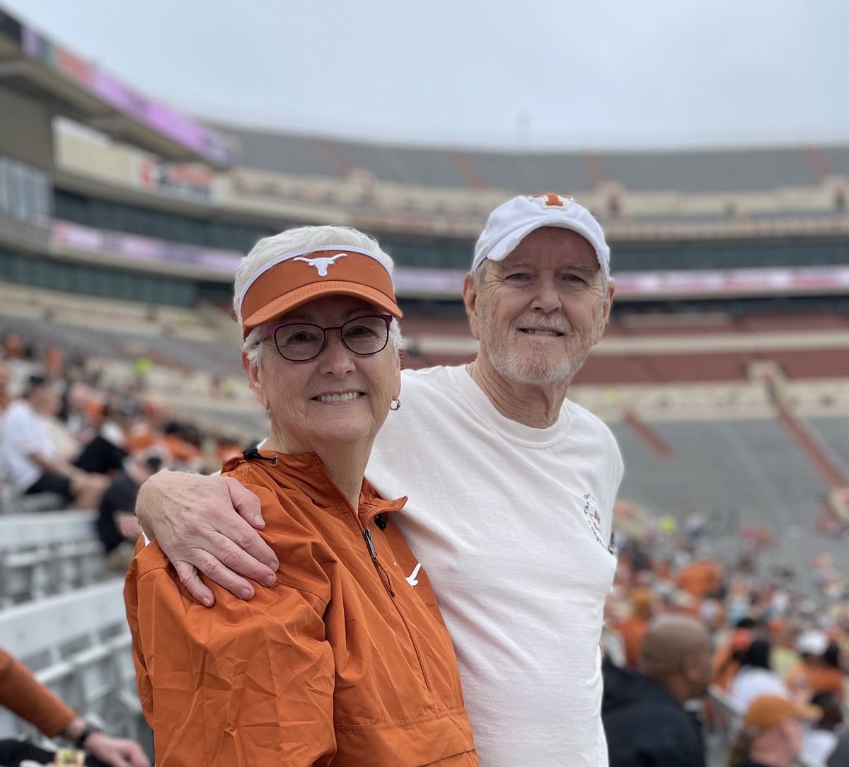 silverfun19's tweet image. Hook ‘Em!