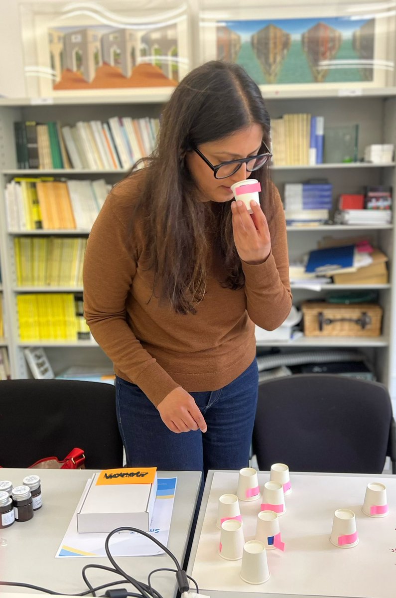 ChrissiKelly's tweet photo. Brilliant day at the latest training day #SmellTraining #SmellAwareness @IP_SAS with this keen group of smell seekers. Finding new ways to challenge the olfactory brain. Pandemic may have slowed; patient needs haven’t. Grateful to my host #CORA @smithbarryc https://t.co/DtC5WHk97w