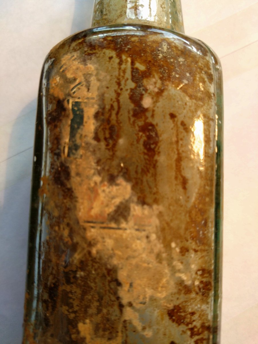 giwilliams1978's tweet photo. After a week on the Somme researching for @KinghamThe, here was a tremendous find. It's an HP Sauce bottle, with a bit of label intact and remains of sauce still in the bottom. I've decided to keep the Somme mud too!
#ww1 #fww @kinghamhillsch https://t.co/mp2G6z3amf