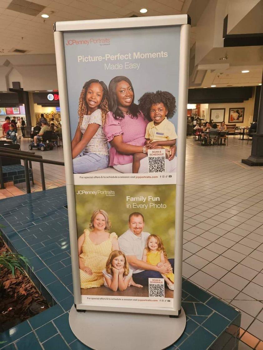 izzy6819's tweet image. Who else sees it?!!!