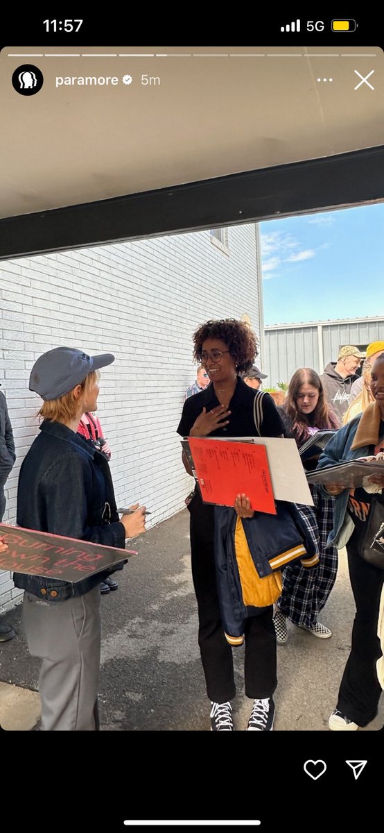 rosecolored_ry's tweet image. the moment hayley turned to me and said “oh my god, your eyes are mesmerizing” and then i was speechless and pretty much died