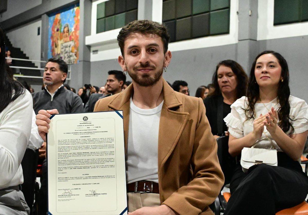comunidadUPN's tweet photo. 👩🏻‍🎓👨🏾‍🎓 #OrgulloUPN | Hoy en la UPN celebramos la ceremonia de grado junto a nuestros nuevos maestros y maestras. ¡Felicidades por este gran logro y por contribuir a la educación! 🎓👩‍🏫👨‍🏫  #GradosUPN https://t.co/VZrxyv5zkJ