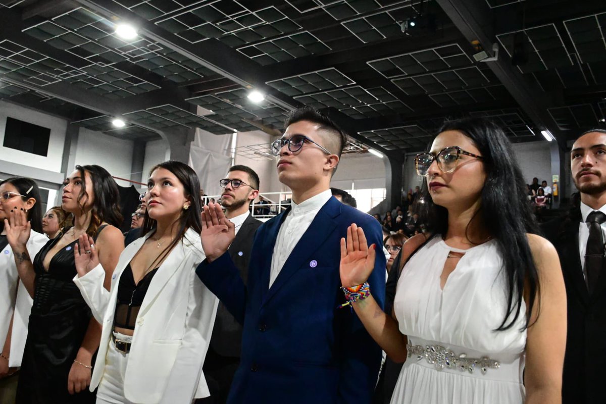 comunidadUPN's tweet photo. 👩🏻‍🎓👨🏾‍🎓 #OrgulloUPN | Hoy en la UPN celebramos la ceremonia de grado junto a nuestros nuevos maestros y maestras. ¡Felicidades por este gran logro y por contribuir a la educación! 🎓👩‍🏫👨‍🏫  #GradosUPN https://t.co/VZrxyv5zkJ