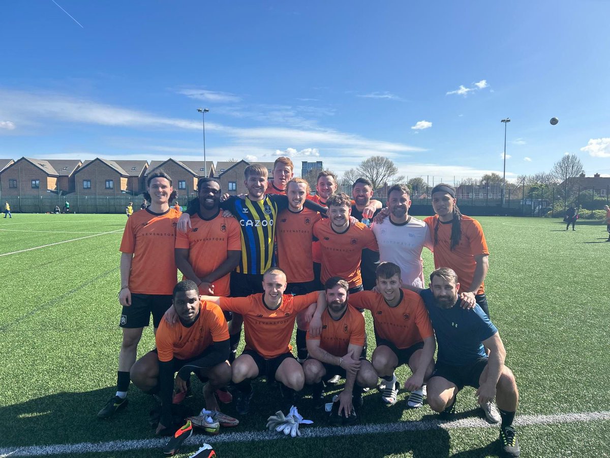 Some group of lads this🔥 Not ideal when your keeper gets injured midway through a quarter-final… But always happy to roll back the years and win a penalty shootout by making a few saves with the gloves on 🧤 Up the @SPR_CFC 🍊