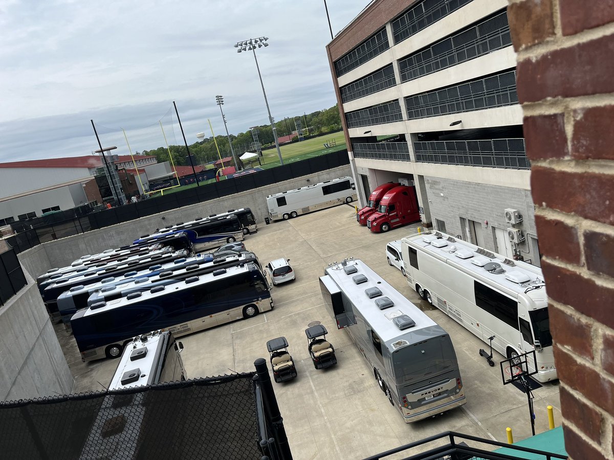 TimothyLester80's tweet photo. @Zimmerman_music come up to LvL 1 parking and have a beer with the early birds!!!! https://t.co/V8RoES1u25