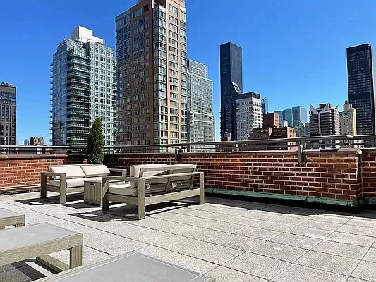 220 East 54th Street #10K is sunny, expansive TRUE 2BR home features southern and northern exposures, high ceilings, ample closets, super QUIET windows, and thoughtful built-ins and custom touches throughout.

Call 212-308-2482 or email jb@mbreny.com for more details!