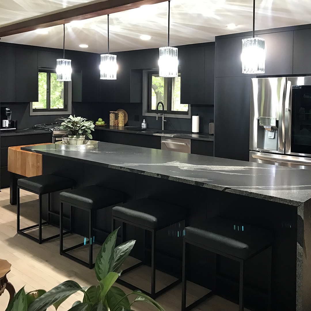 This incredible kitchen freshen ups the home. Cabinets from floor to ceiling. 

#elitecabinetstulsa
#tulsa
#tulsadesign
#interiordesign
#handmademode
#moderncabinets
#kitchencabinets
#loveyourkitchen
#eurostyle
#kitchendesign
#mio