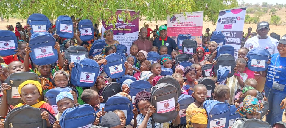 jaffmagaj's tweet photo. WACHEF with support from ActionAid Nigeria distributed over 200 school bags to children at Yorro communities, Taraba State Nigeria. https://t.co/HQ4veomH0W