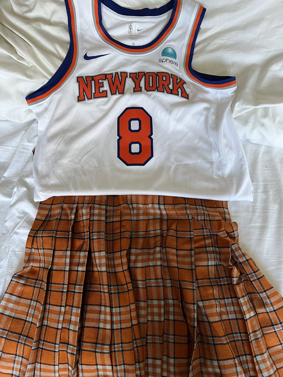 Saturday night. 11pm tip off in the UK. No work tomorrow!
Time to get the kilt out... First time since MSG in February!
LET’S FUCKING GO!!!!! 🧡💙