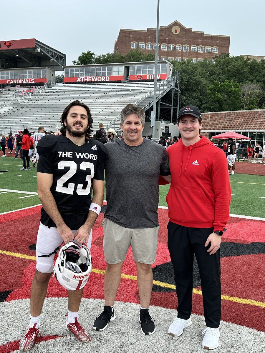 You know you are getting old when your son is coaching the son of someone you coached. @UIWFootball @DrewMerrill8 @dirtbaglbsu33 @braden_strauss