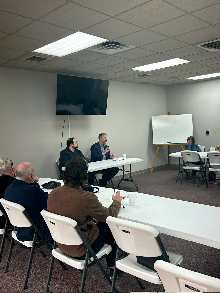 Concluding another successful 'coffee hour,' a regular community conversation about what's happening in Michigan state government. This time, I partnered with @RepRheingans to host the meeting at the Manchester District Library.