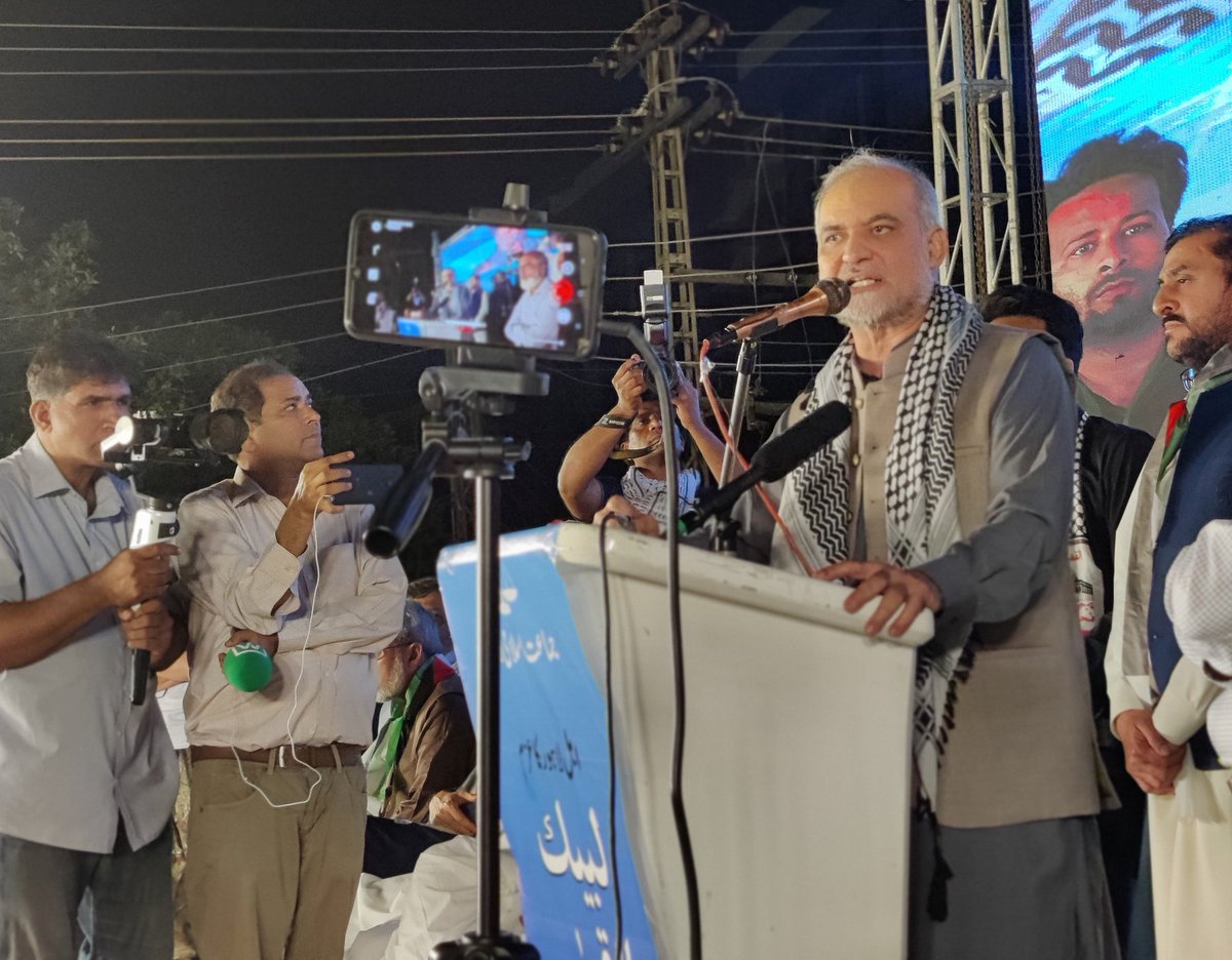 JIPOfficial's tweet photo. اسماعیل ہنیہ کی جرات و استقامت کو سلام پیش کرتے ہیں۔ 
وہ اسماعیل ہنیہ جس کے تین بیٹے اپنے خاندان سمیت شہید ہوئے لیکن اس نے دنیا کو پیغام دیا کہ انہیں کبھی شکست نہیں دی جاسکتی۔
لہٰذا فیصلہ کرلو کہ حماس کے ساتھ کھڑے ہونا ہے یا بزدل حکمرانوں کے ساتھ 
حافظ نعیم الرحمن 

#Lahore_WithGaza
