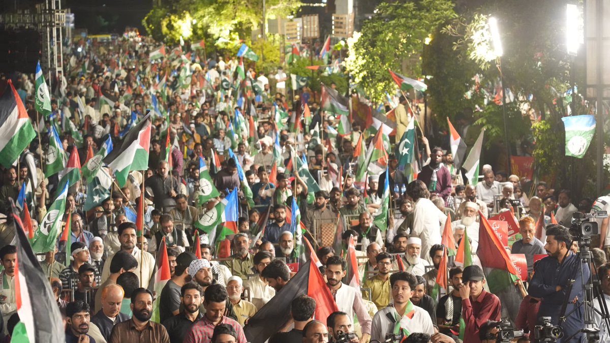 JIPOfficial's tweet photo. لاہور: لبیک یا اقصیٰ پروگرام میں ہزاروں مرد و خواتین اور بچے شریک ہیں
#Lahore_WithGaza https://t.co/gtjrDVGOkP