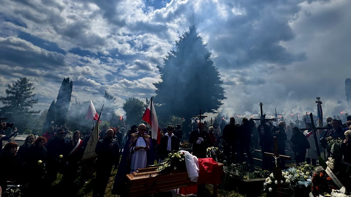 chefjoseandres's tweet photo. Emotional 48 hours in Saint George’s, Canada and Przemysl, Poland honoring our heroes Jacob and Damian with their families and friends and @WCKitchen …..Civilians and humanitarians and reporters should never be a  military target on any conflict…. https://t.co/RyRPltRS9w