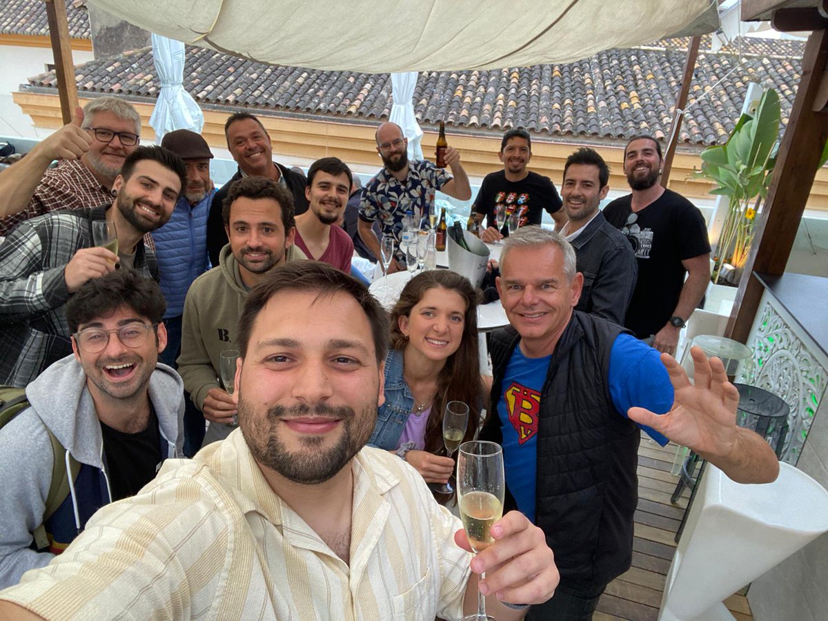 Foto de ayer celebrando el #BitcoinHalving comandado por Blockchain Málaga y Rootstock.  
Personas asistentes: 15 
Población de Málaga: 500.000 hab aprox.  

Todavía estamos pronto. Si quieres saber por qué es un hito importante, descúbrelo ⬇ 
lnkd.in/dDKYrNQx