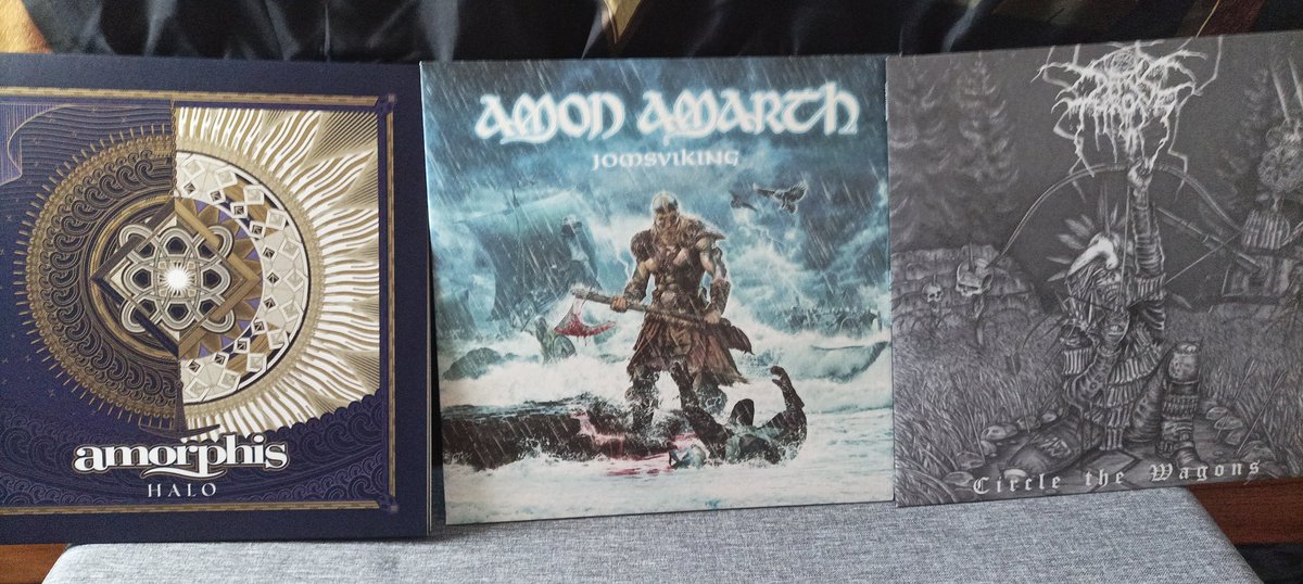 Foi uma bela duma saraivada. Sim senhor.

Amorphis - Halo
Amon Amarth - Jomsviking 
Darkthrone - Circle The Wagons 

#amorphis #amonamarth #darkthrone #vinyl #HEAVYMETAL