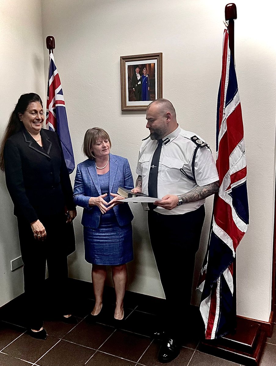 An RGP officer will spend the next month as Acting Police Commissioner on the Caribbean Island of Montserrat. Chief Inspector Alex Enriles was sworn in late last night. More info: police.gi/news/rgp-offic… @GIUMontserrat #Gibraltar @RGPolice @FCDOGovUK #Commissioner @CI_AEnriles