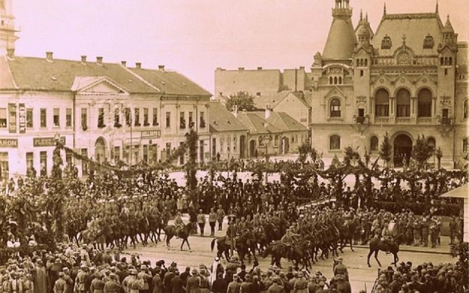 antiquesOR's tweet photo. on 20 April 1919, the 6th and 7th Divisions of #Romanian #Army, under the command of Gen. Traian Mosoiu, arrived in #Oradea, being welcomed by the population of the city with #flowers and #joy.  

#todayinhistory https://t.co/ntQt1eHwPA