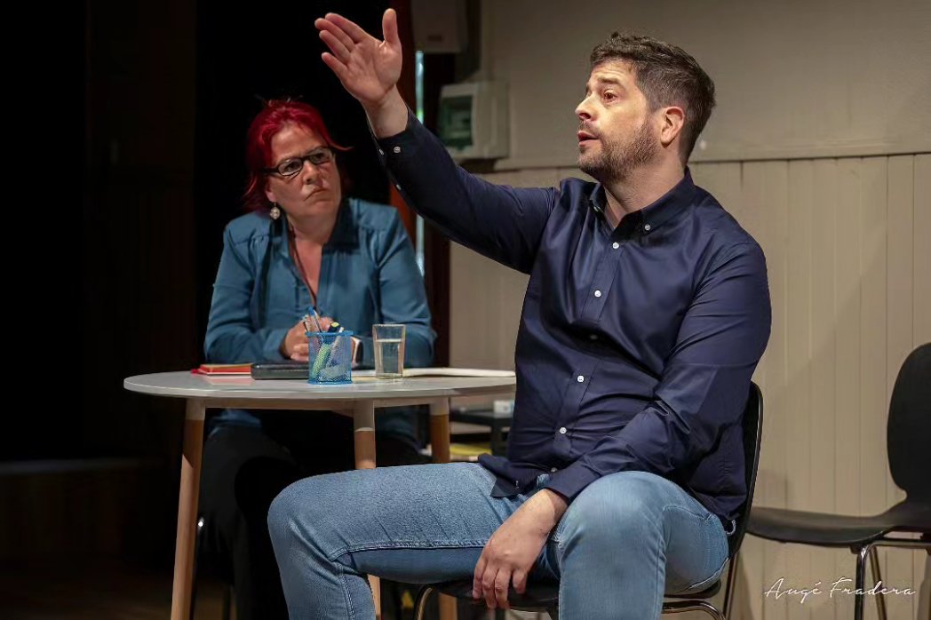 radiolaveutv's tweet photo. Des d'aquest cap de setmana i fins el 28 d'abril, es representa  La Saleta a @salacabanyes "NOMÉS UNA VEGADA", obra de @martabuchaca que s’enfronta al drama dels maltractaments masclistes i ens convida a reflexionar sobre les dificultats de comunicació.

📷 @bautadivori https://t.co/Sbi7LkqFHH