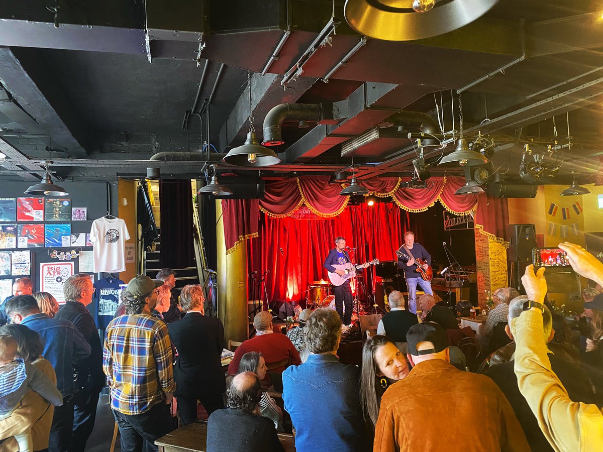 A wonderful set of classics from Robin Bennett! A really special day here at the @soundloungecic and still so much more to come!! ❤️🔥😎🚀 @RSDUK @robinfbennett #recordstoreday