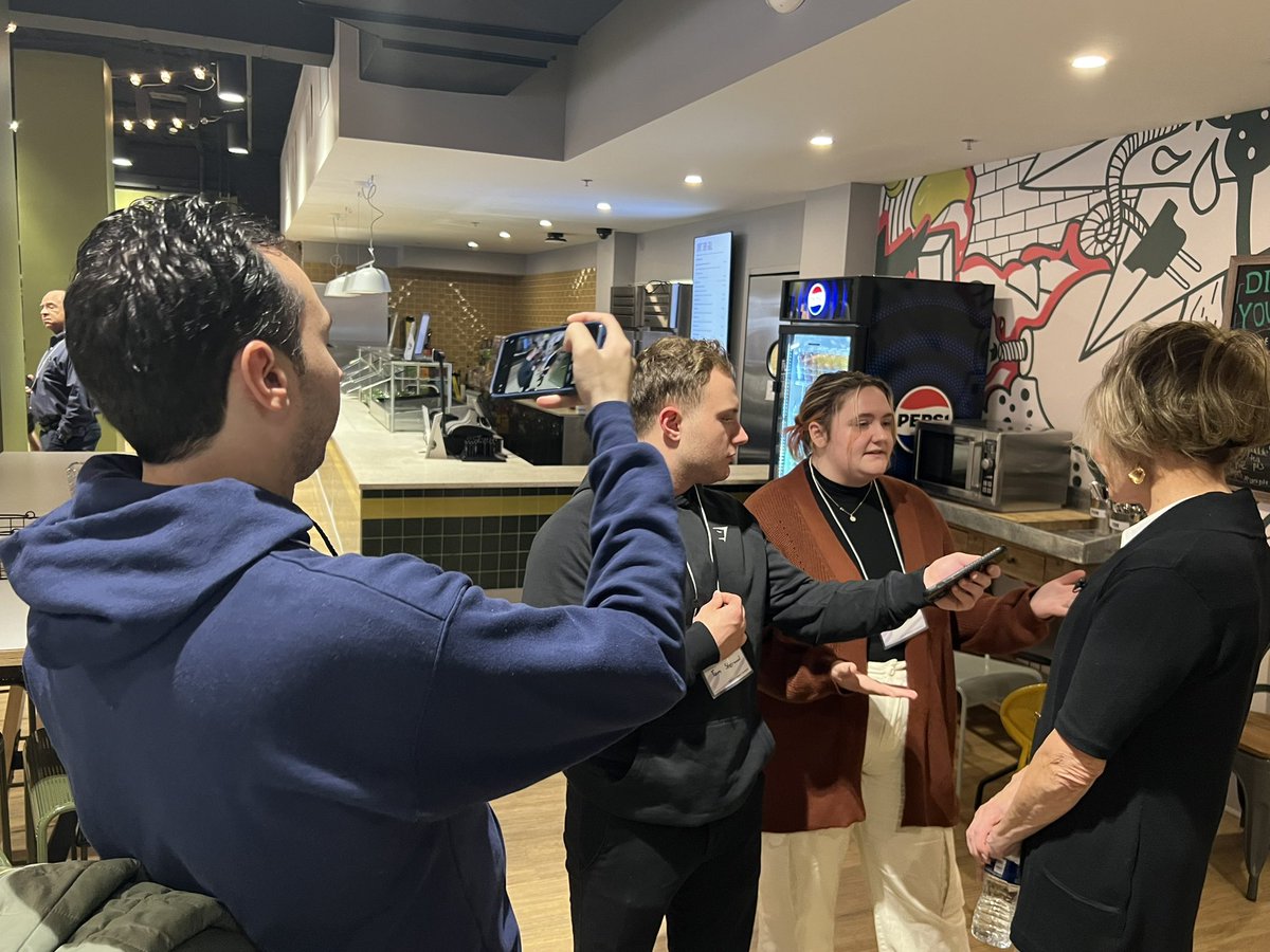 Capturing my @wpunj_edu students interviewing Lesley Visser, the first woman inducted in the Pro Football Hall of Fame. 🏈 Proud professor moment at the Society of Professional Journalists conference in Boston! @SPJEC @spj_newengland @spj_tweets @WPSPJ