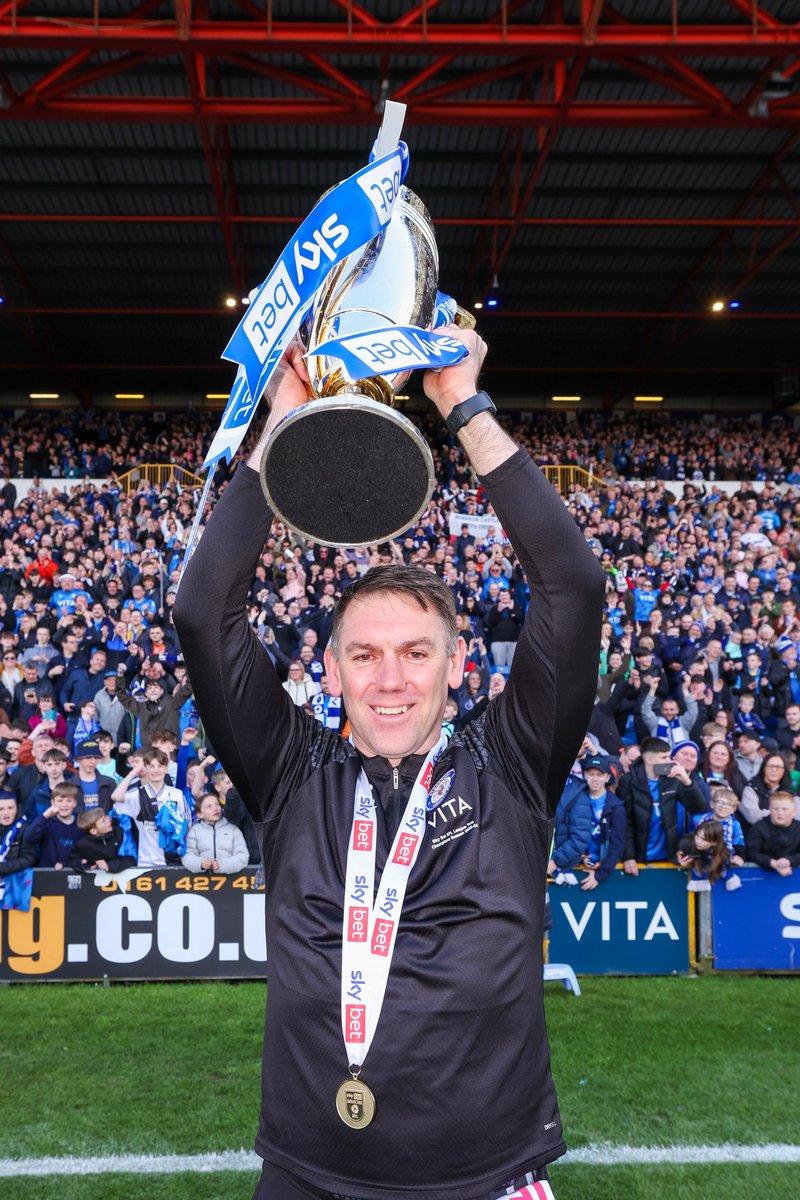 SkyBetLeagueTwo's tweet image. 🥇 Your boss, @StockportCounty fans! 👏

#EFL | #SkyBetLeagueTwo