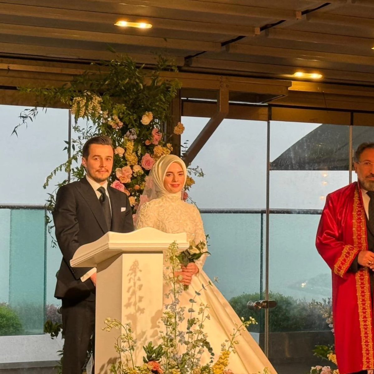 29. TBMM Başkanımız Sayın Mustafa Şentop ‘un kızı Seniha Begüm ile Yunus Emre’nin nikah törenine katıldım. Sayın Başkanımızı ve kıymetli ailelerini tebrik ediyor genç çifte iki cihân saadeti diliyorum. 💐 @MustafaSentop